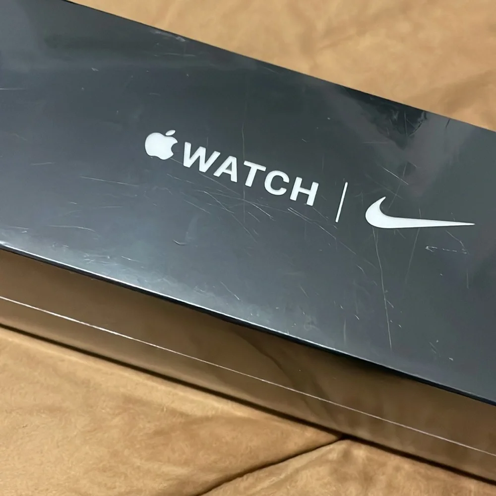 AUTHENTIC APPLE BLACK SPORT NIKE WATCH 40mm Series 5 in Space Gray *NIB*